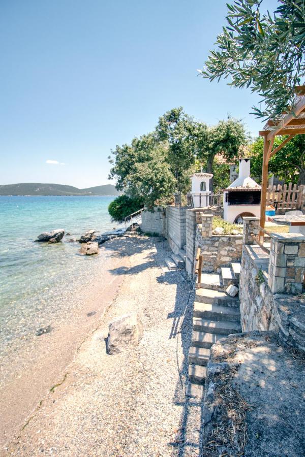 Villas Nies Seaside Appartments Szúrpi Kültér fotó