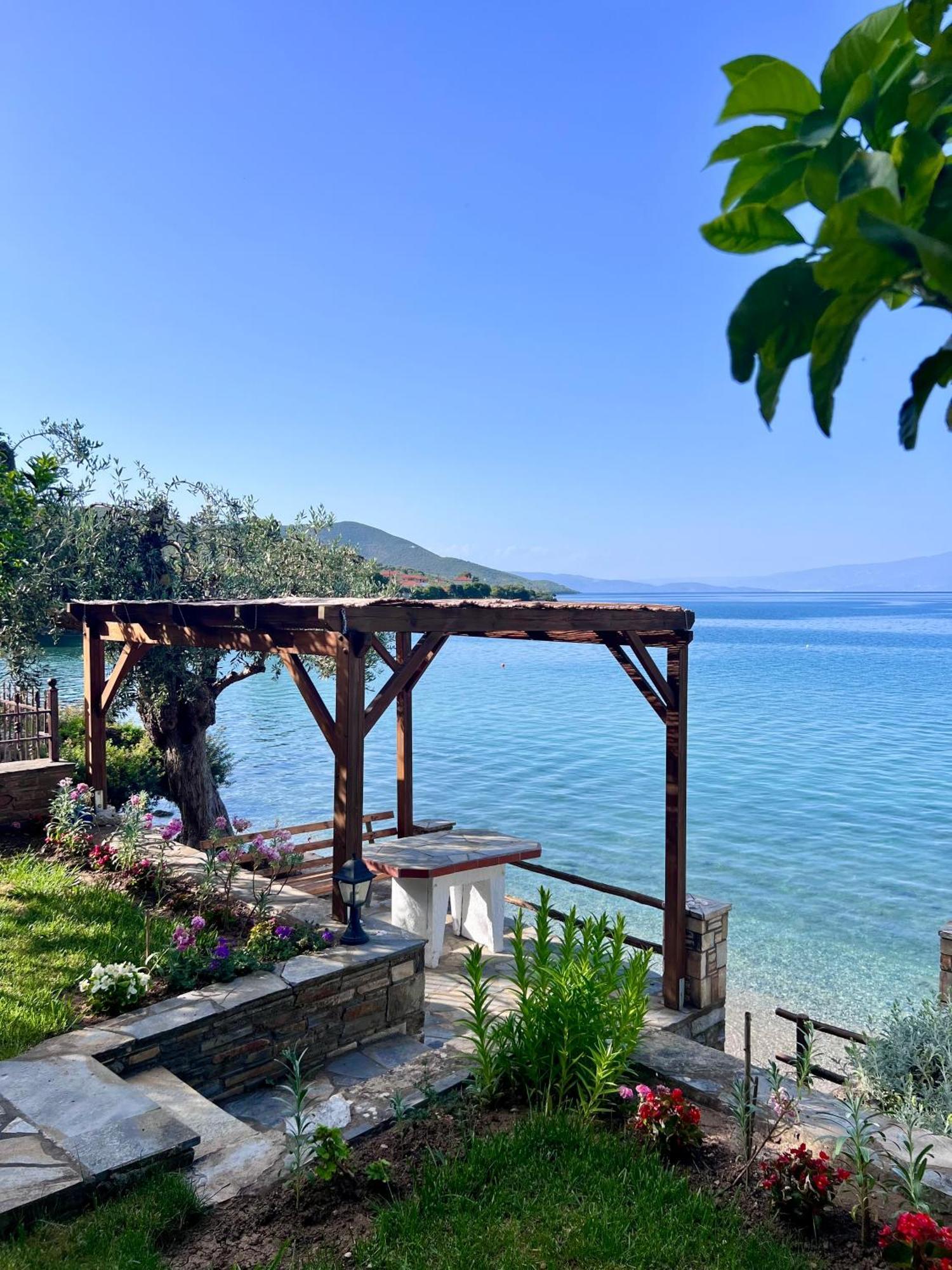 Villas Nies Seaside Appartments Szúrpi Kültér fotó