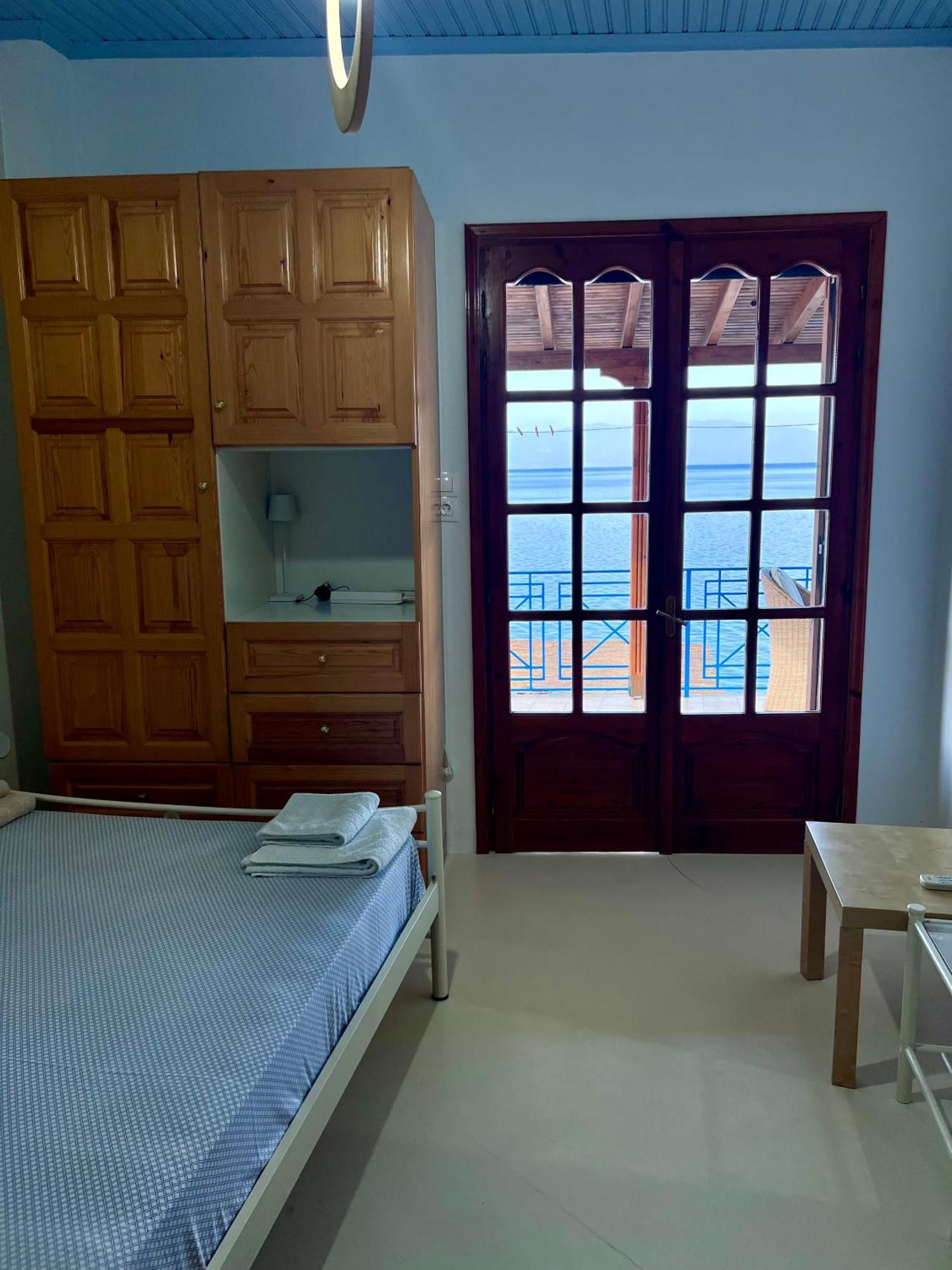 Villas Nies Seaside Appartments Szúrpi Kültér fotó